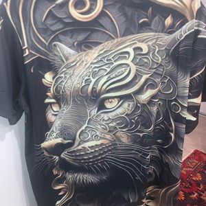 INCREDIBLE 3D GOLDEN CAT TEE SHIRT-Lg